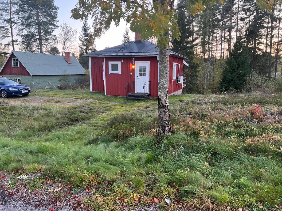 Lillhuset Villa Jarbo Exterior photo